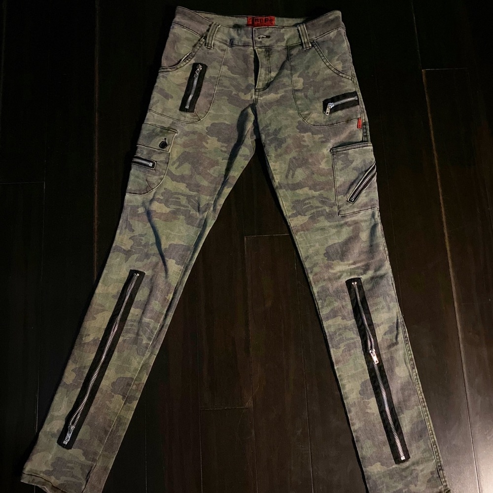 Tripp NYC camo bondage skinny jeans sz 7